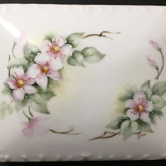 Beautiful Vintage Porcelain Floral Divided Playing Cards/Trinket Covered Dish - Picture 7 of 12